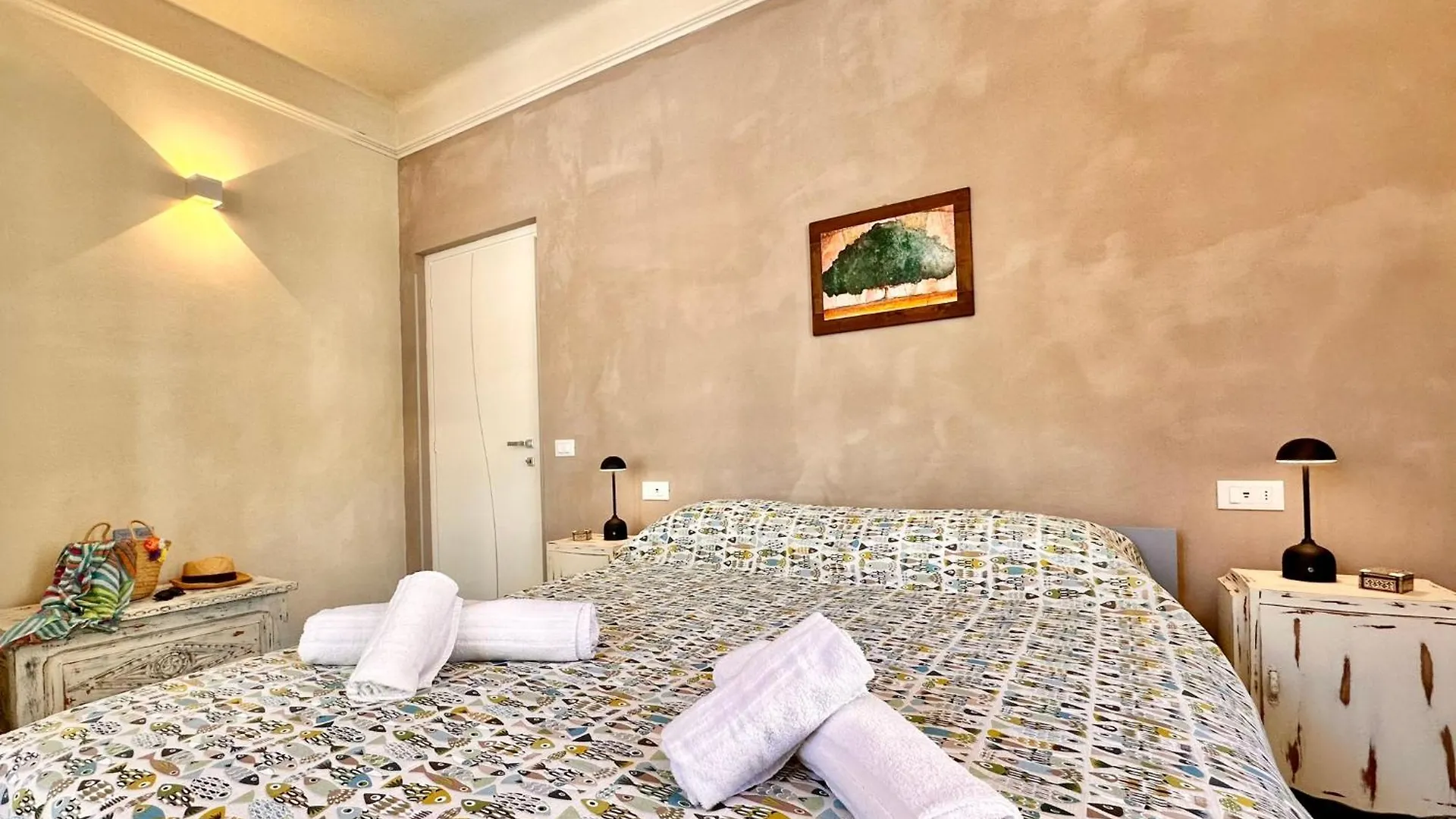 Hostdomus-Acquamarina Suite - Seafront Apartment - Bike Room Finale Ligure