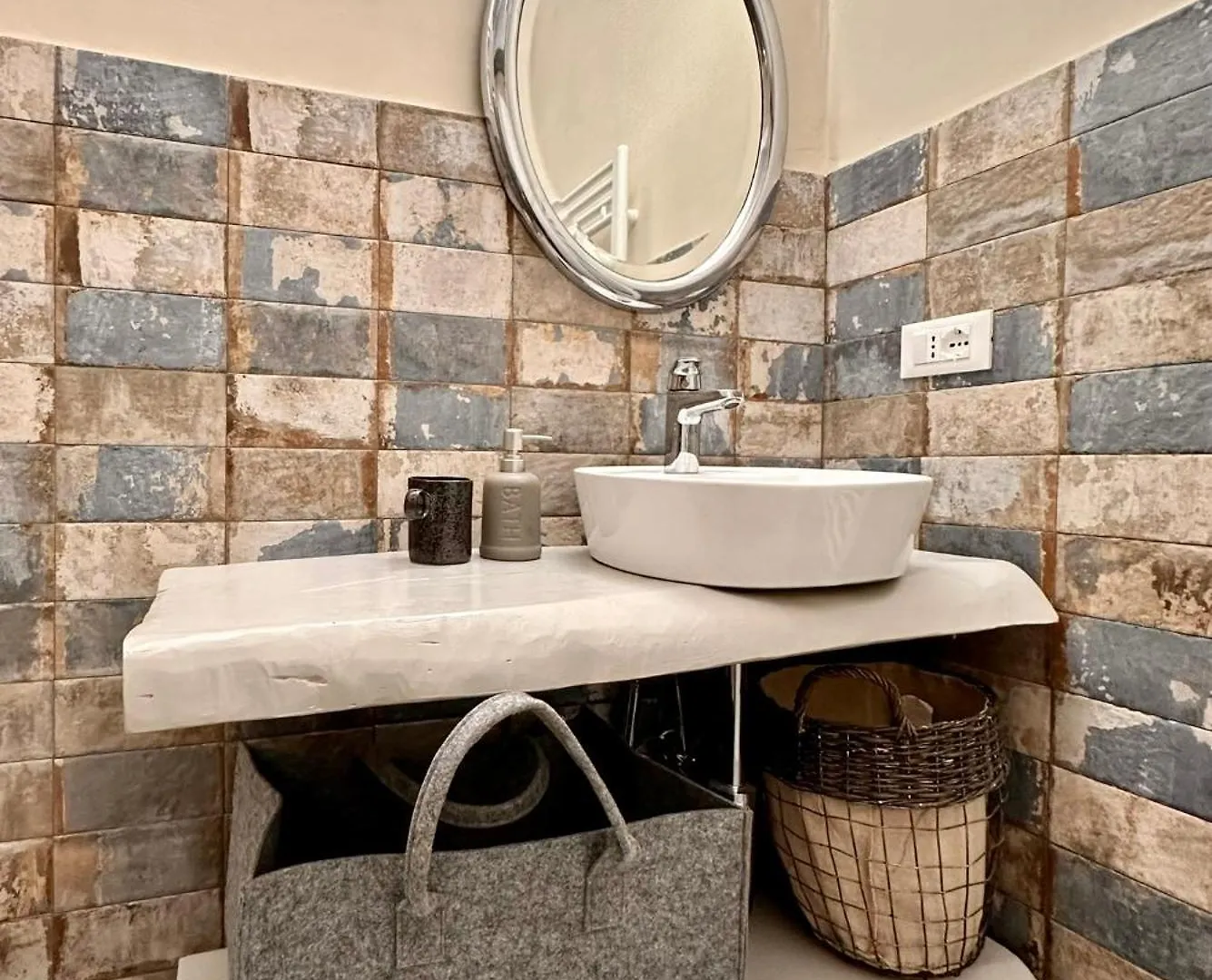 Hostdomus-Acquamarina Suite - Seafront Apartment - Bike Room Finale Ligure