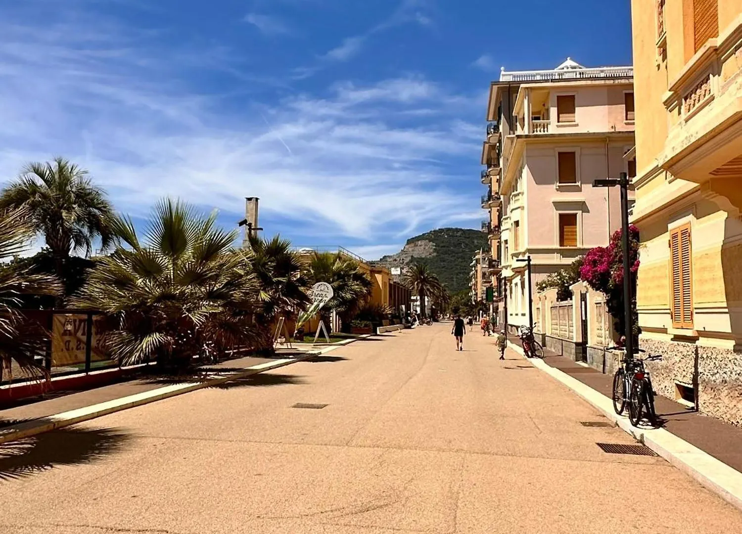 Hostdomus-Acquamarina Suite - Seafront Apartment - Bike Room Finale Ligure