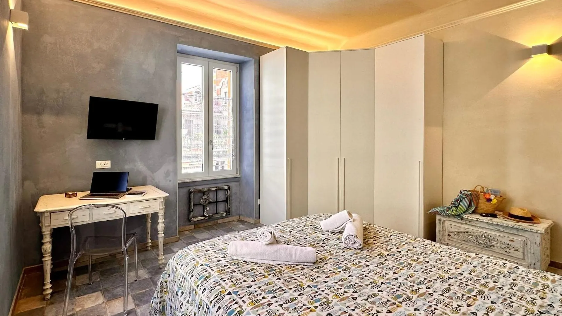 Hostdomus-Acquamarina Suite - Seafront Apartment - Bike Room Finale Ligure