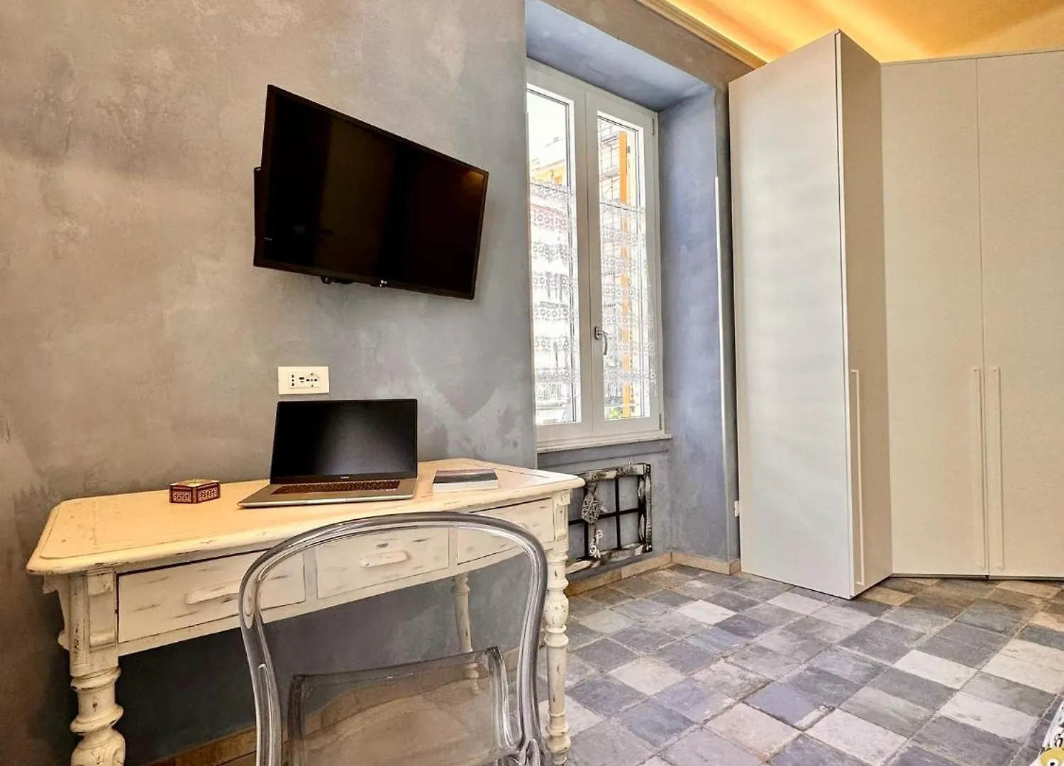 Hostdomus-Acquamarina Suite - Seafront Apartment - Bike Room Finale Ligure Italy