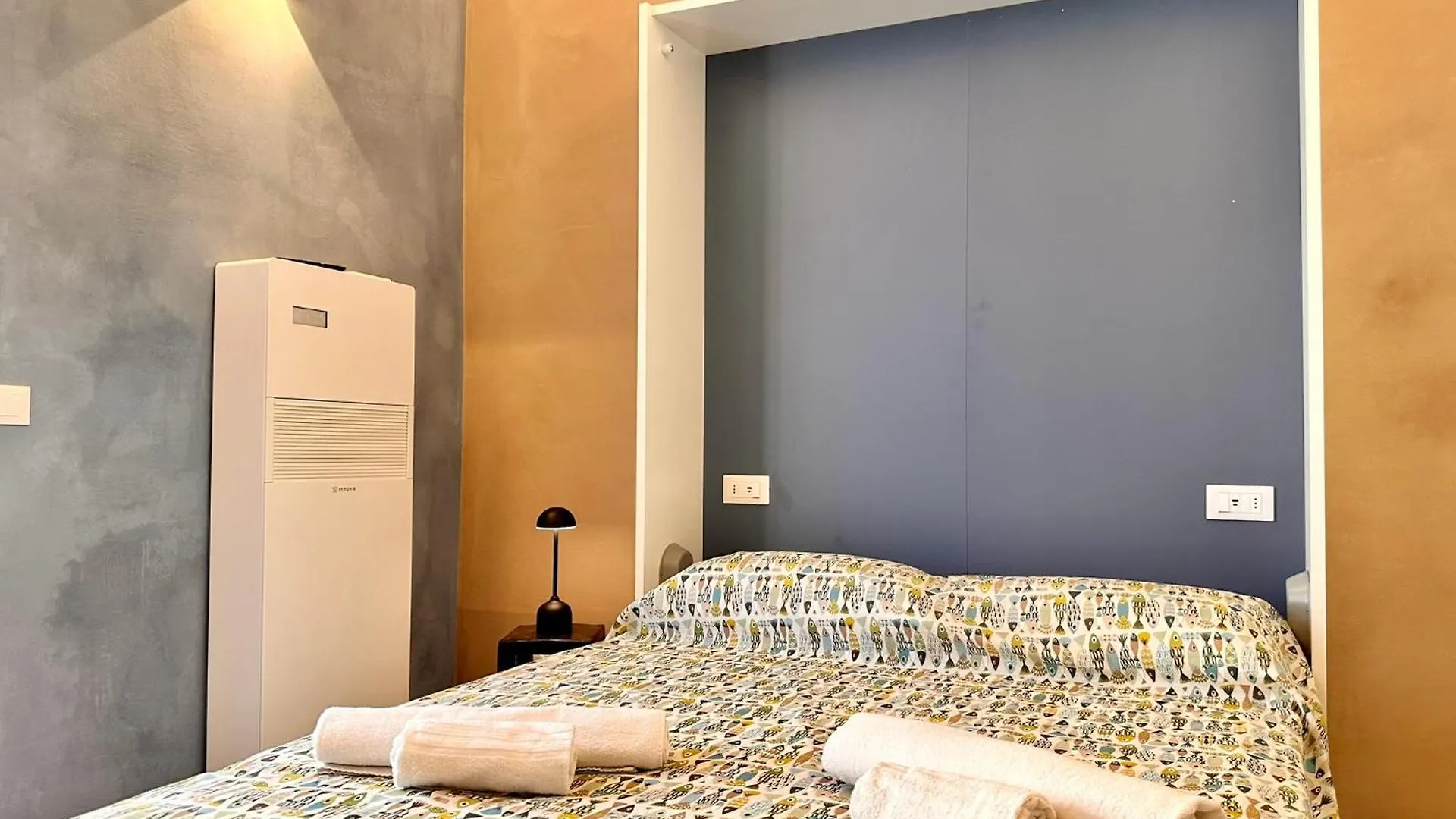 Hostdomus-Acquamarina Suite - Seafront Apartment - Bike Room Finale Ligure Italy